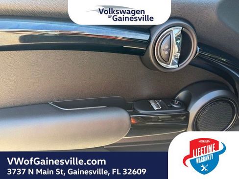 Used 2021 MINI Cooper 2-Door Hardtop image 13