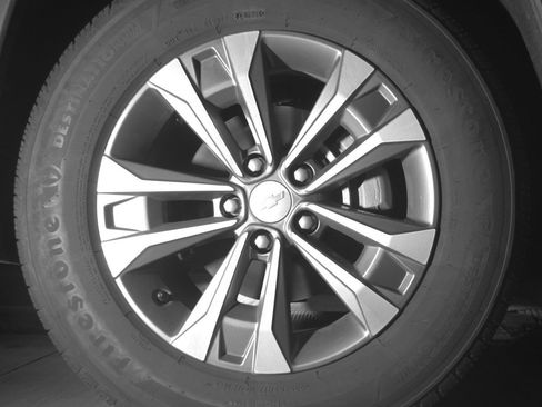 Used 2025 Chevrolet Equinox LT FWD image 13