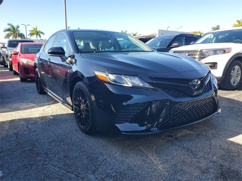 Used 2019 Toyota Camry SE image 2