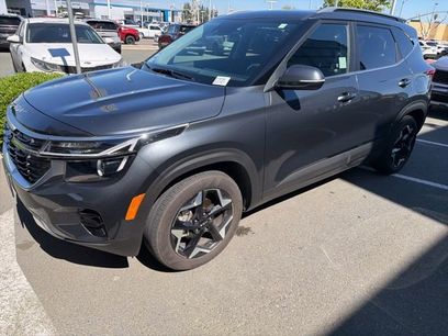 Used 2025 Kia Seltos EX