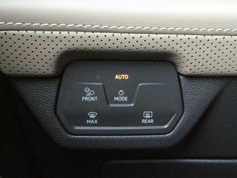 New 2025 Volkswagen Atlas Cross Sport SE AWD/4WD image 12