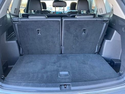 Used 2025 Volkswagen Atlas SE image 16