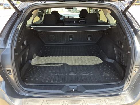 Used 2020 Subaru Outback Premium w/ Popular Package #1 AWD/4WD image 9