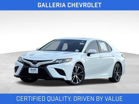 Used 2019 Toyota Camry SE w/ Convenience Package FWD image 2