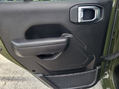 Used 2024 Jeep Wrangler Sport S image 7