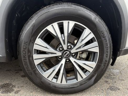 Certified 2023 Nissan Rogue SV image 13