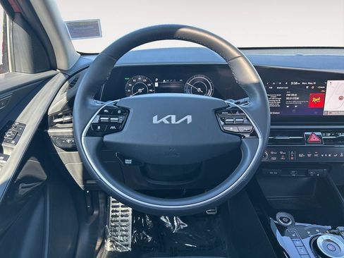 Used 2023 Kia Niro Wave w/ Wave Preserve Package FWD image 13