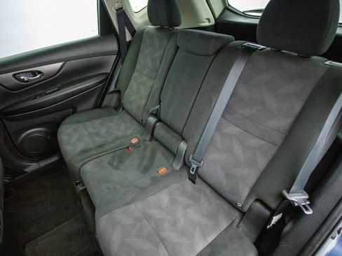 Used 2016 Nissan Rogue SV image 25