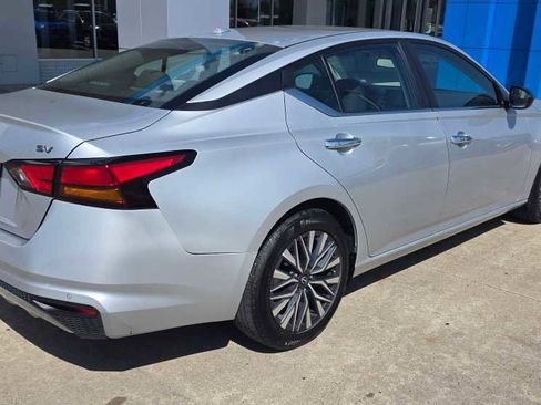 Used 2024 Nissan Altima 2.5 SV image 5