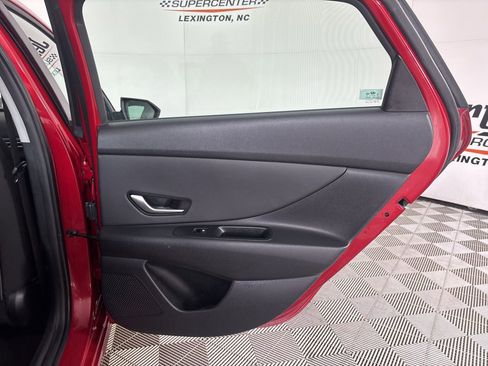 Used 2025 Hyundai Elantra SEL image 24