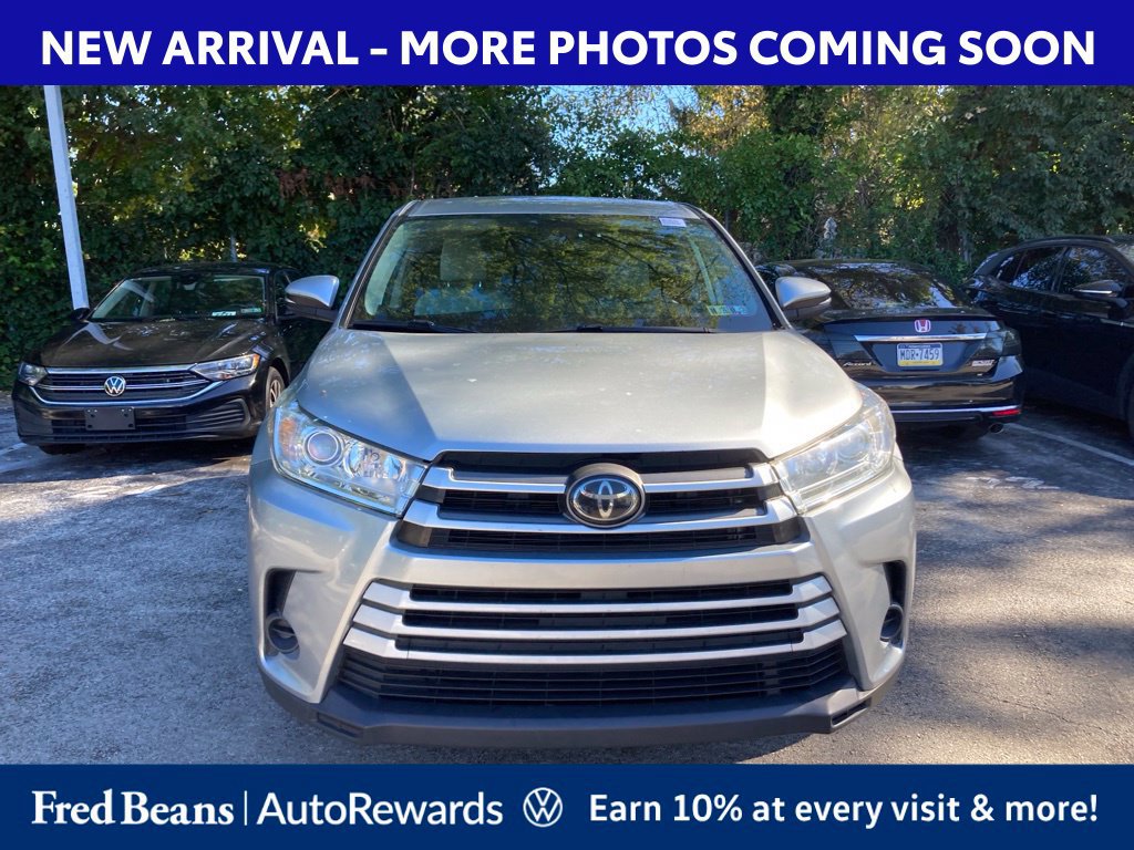 Used 2019 Toyota Highlander LE AWD/4WD image 2