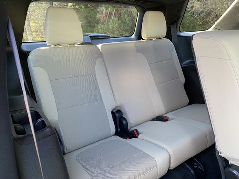 Used 2023 Chevrolet Traverse LS image 37