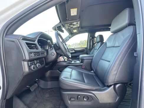 Used 2023 Chevrolet Suburban RST w/ Luxury Package image 16