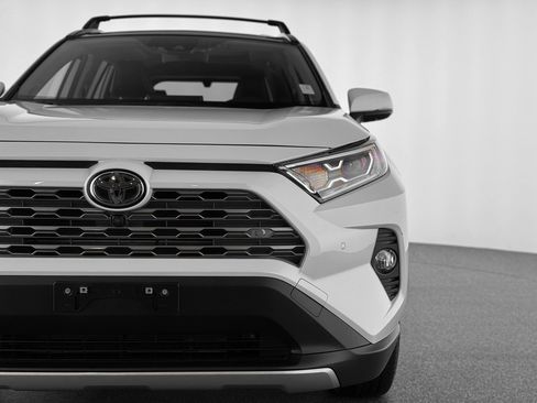 Used 2020 Toyota RAV4 Limited image 40