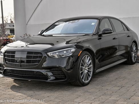 Used 2023 Mercedes-Benz S 580 4MATIC Sedan w/ AMG Line image 2