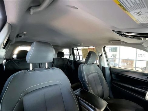 Used 2023 Jeep Grand Cherokee Laredo w/ Luxury Tech Group I image 23