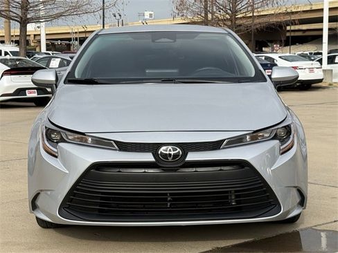 Used 2025 Toyota Corolla LE image 8