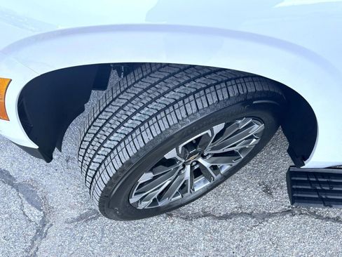 New 2026 Chevrolet Suburban High Country image 25