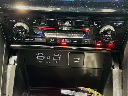 Used 2024 Jeep Grand Cherokee Limited image 15