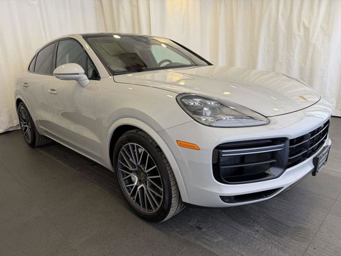 Used 2022 Porsche Cayenne Turbo image 7