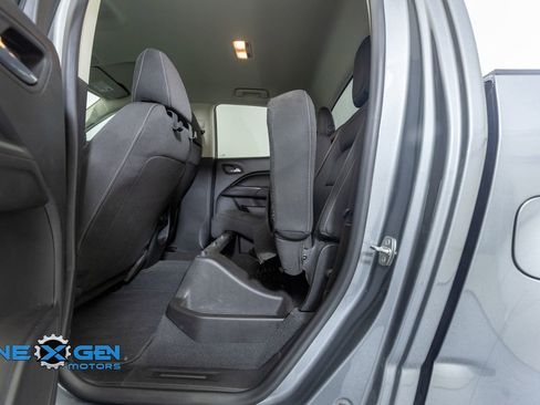 Used 2022 Chevrolet Colorado LT AWD/4WD image 29