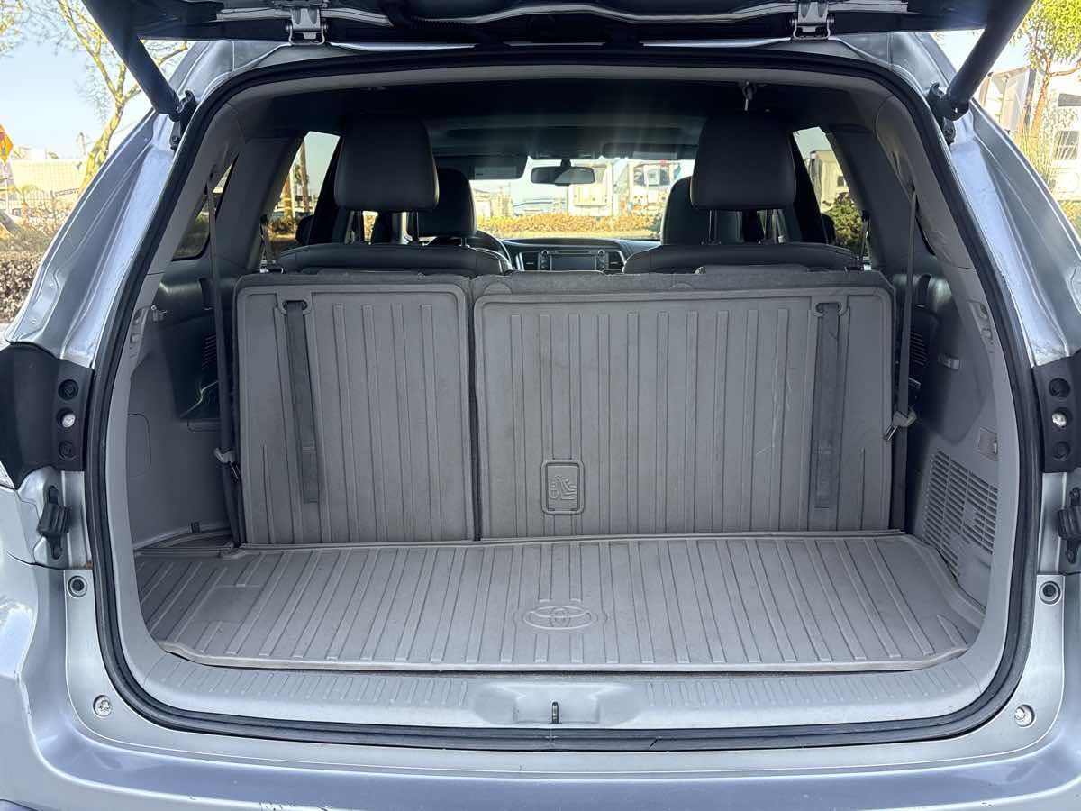Used 2016 Toyota Highlander Limited AWD/4WD image 10