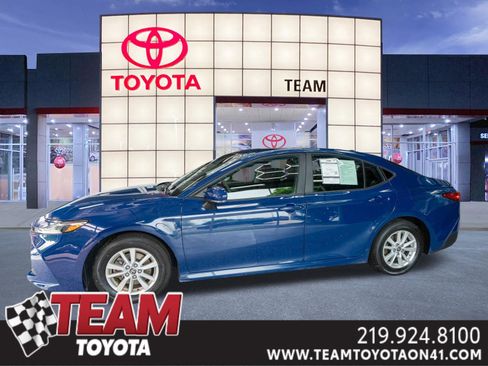 Used 2025 Toyota Camry LE FWD image 1