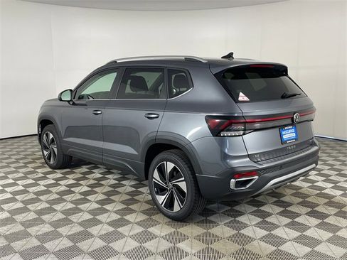 New 2025 Volkswagen Taos SE image 5