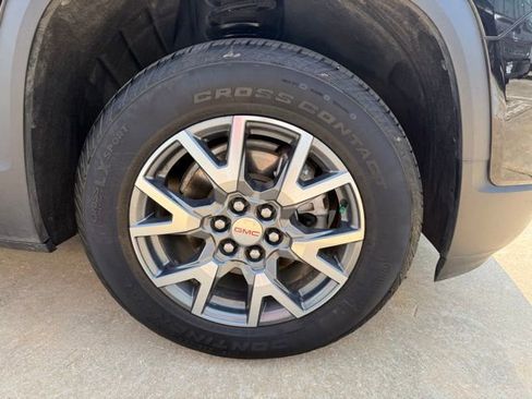 Used 2023 GMC Acadia SLT AWD/4WD image 9
