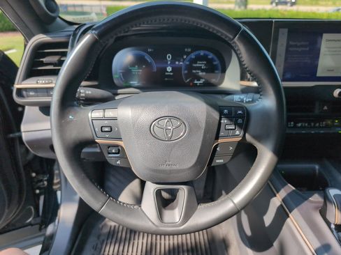 Certified 2023 Toyota Crown AWD/4WD image 18