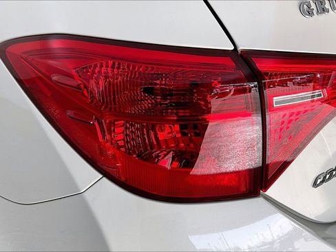 Used 2019 Toyota Corolla XLE image 39