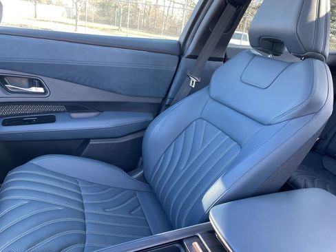 Used 2023 Nissan Ariya image 11