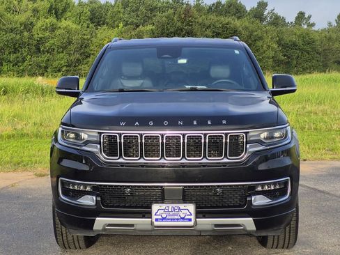 Used 2024 Jeep Wagoneer Series II w/ Flexible Seating Group AWD/4WD image 2