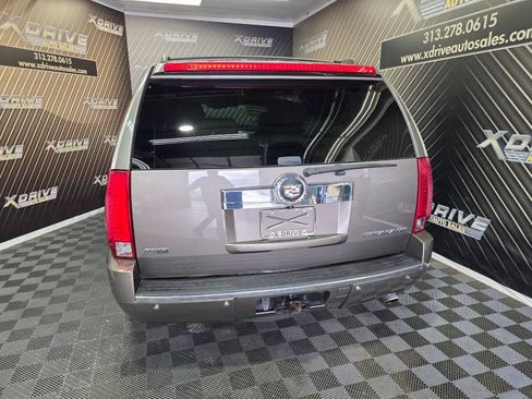 Used 2012 Cadillac Escalade Luxury RWD image 12