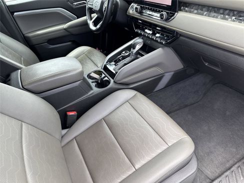 Used 2023 Chevrolet Colorado ZR2 w/ ZR2 Convenience Package III AWD/4WD image 34