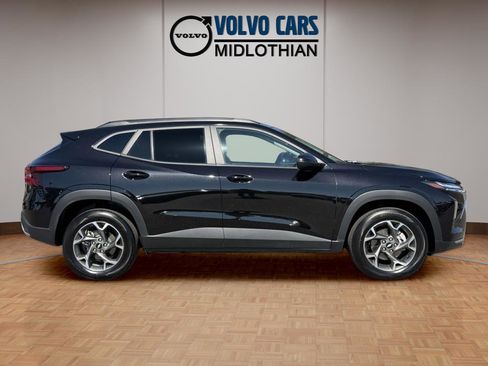 Used 2025 Chevrolet Trax LT w/ LT Convenience Package FWD image 18