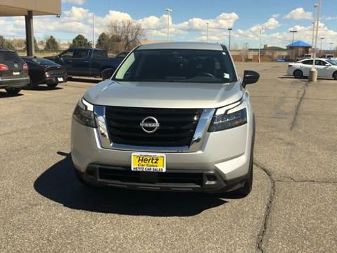 Used 2024 Nissan Pathfinder S AWD/4WD image 3