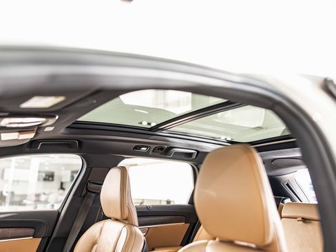 Used 2023 Volvo V90 B6 Cross Country Ultimate w/ Climate Package image 20