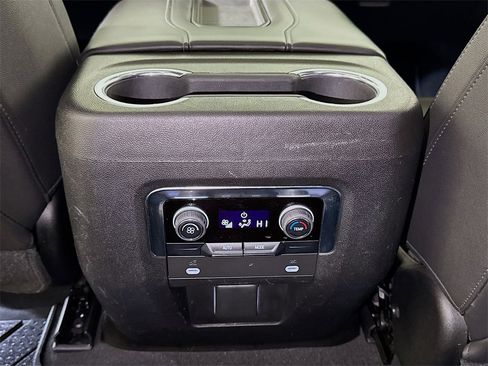 Used 2021 Chevrolet Tahoe Z71 image 24