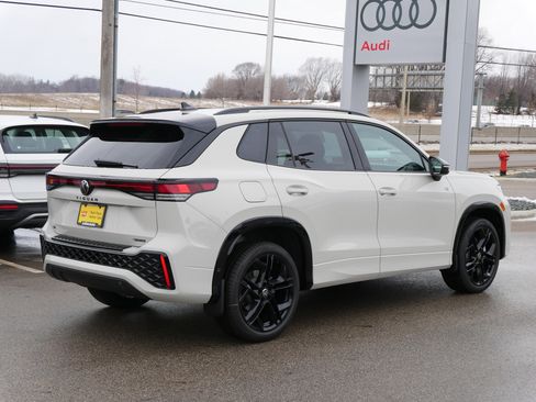 New 2026 Volkswagen Tiguan SE R-Line image 2