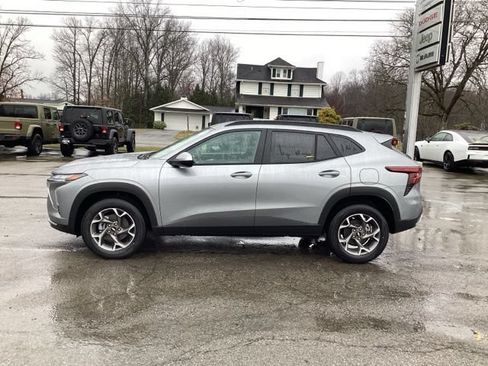 New 2026 Chevrolet Trax LT w/ Driver Confidence Package FWD image 4