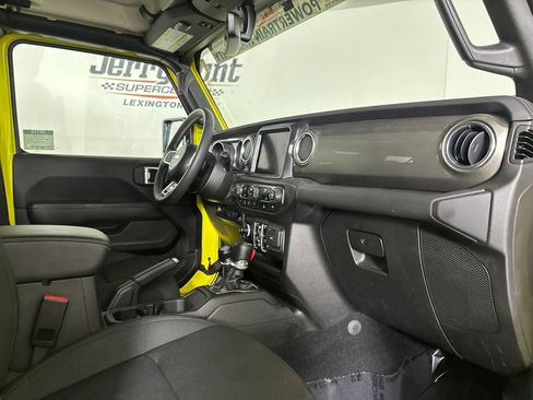 Used 2023 Jeep Wrangler Unlimited Sahara AWD/4WD image 29