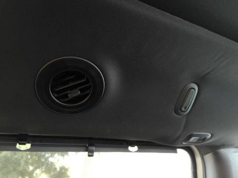 Used 2025 Chrysler Pacifica Limited FWD image 38