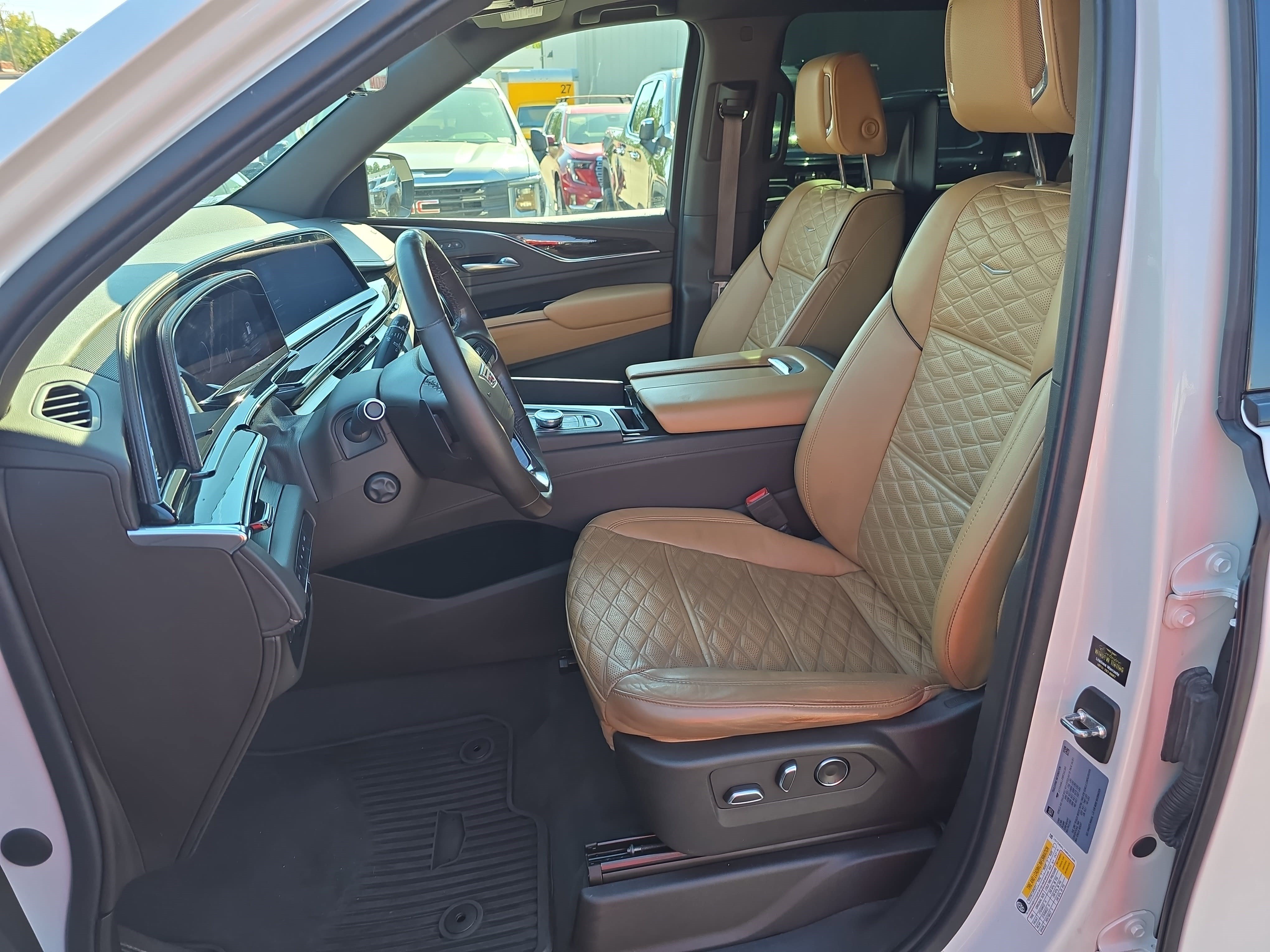 Used 2021 Cadillac Escalade ESV Sport AWD/4WD image 16
