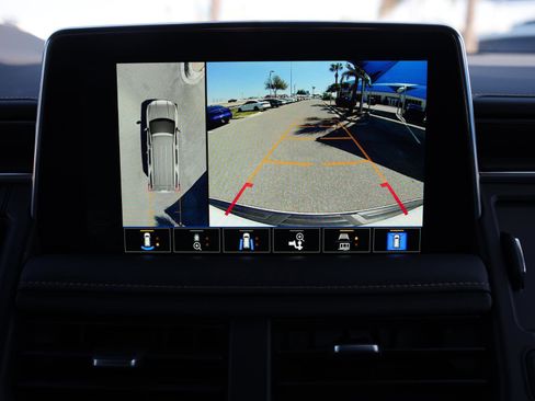 Used 2024 GMC Yukon AT4 w/ Technology Package image 29