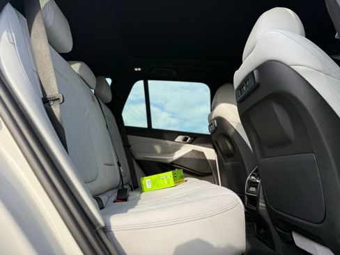 Used 2023 BMW X5 xDrive40i w/ M Sport Package image 38