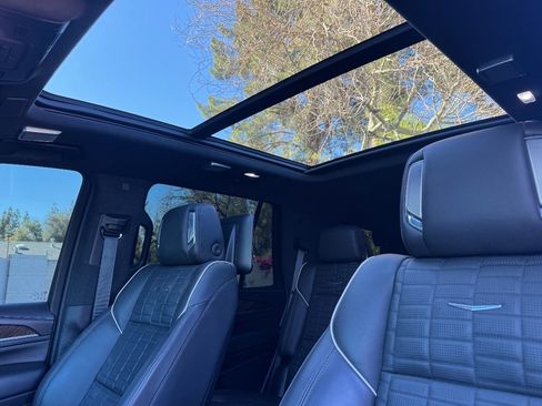 Used 2024 Cadillac Escalade Sport Platinum image 16