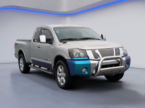 Used 2008 Nissan Titan LE w/ Tow Pkg AWD/4WD image 3