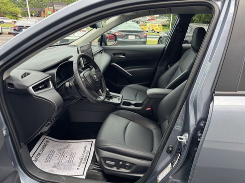 Used 2026 Toyota Corolla Cross XLE AWD/4WD image 8