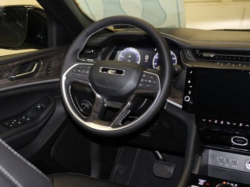 New 2026 Jeep Grand Cherokee L Limited w/ MOPAR Finishing Package AWD/4WD image 13